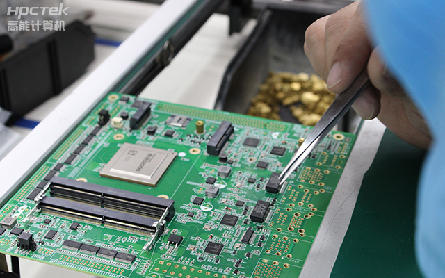 在金融發(fā)展領(lǐng)域，嵌入式主板有什么優(yōu)點(diǎn)？(圖1)